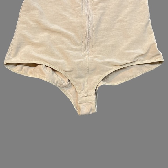 Zip Front Nude Body Shaper Girdle With Derrière Enhancer  Size XL - Picture 2 of 5